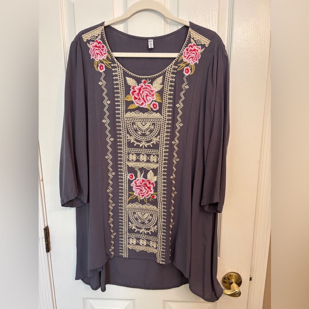 Mistook Gray Charcoal Blouse w/ Embroidered Rose Pattern Women’s 3X or XXXL - Picture 2 of 10